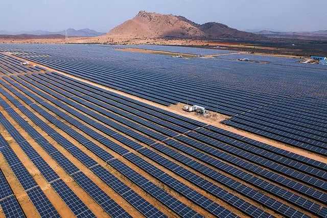 アダニ・グループ、世界の太陽光発電市場における野心的な拡大