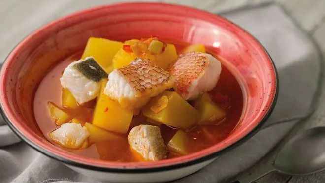 スペインの代表的なシチュー：地域の味を巡る料理の旅