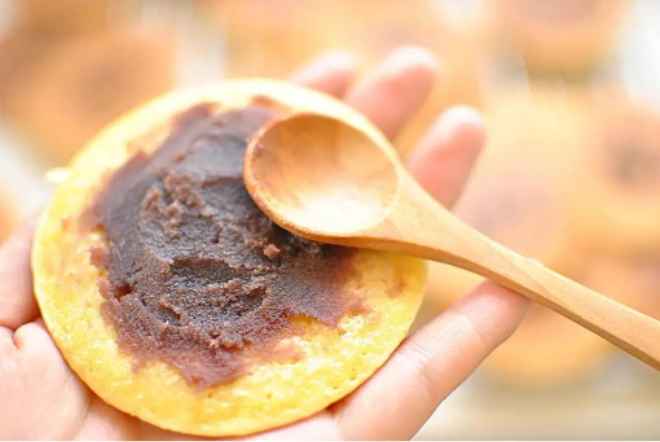 タイトル: ドラえもんの料理の秘密: 日本で愛されているスナック「どら焼き」の文化の旅