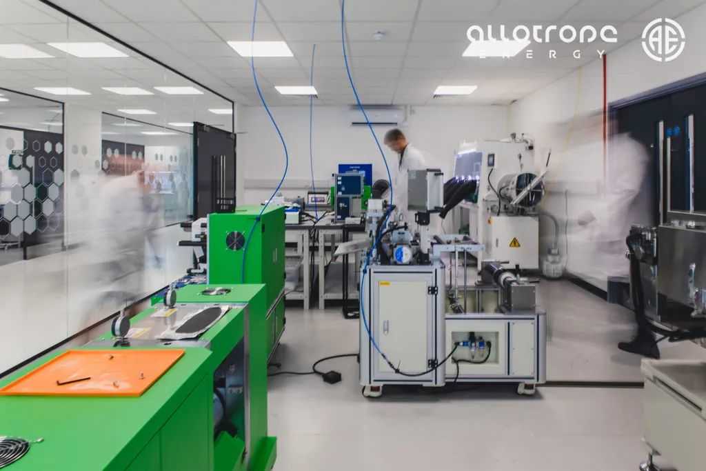 英国のスタートアップ企業Allotrope Energyが革新的なスーパーキャパシタ開発に670万ドルを調達、ブラジルのパルプ企業と提携